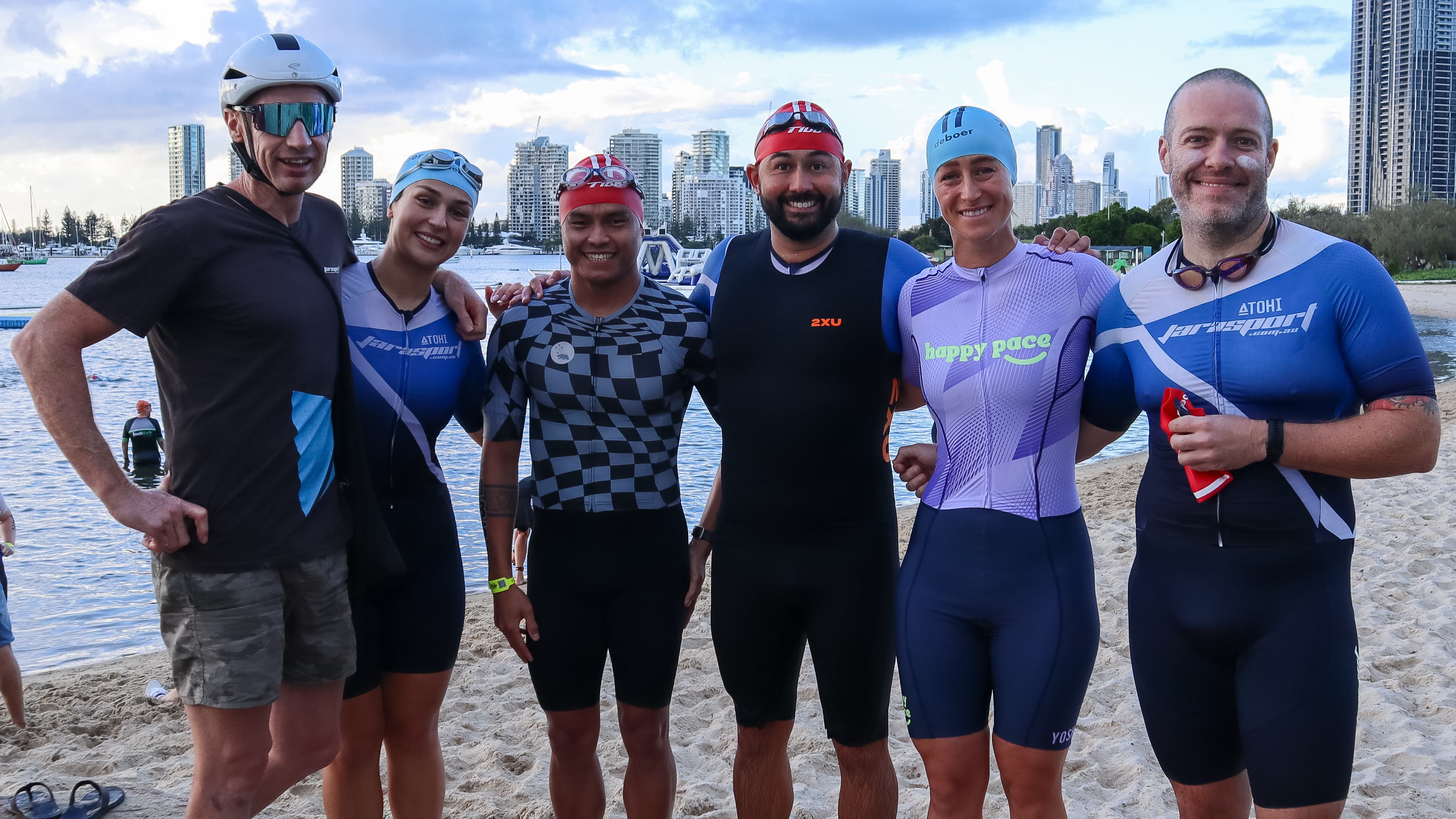 Jarasport athletes on the beach before a triathlon swim start